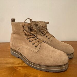 NWOT Golden Fox Suede Boondocker Desert Boot.  Men's Size 10.5